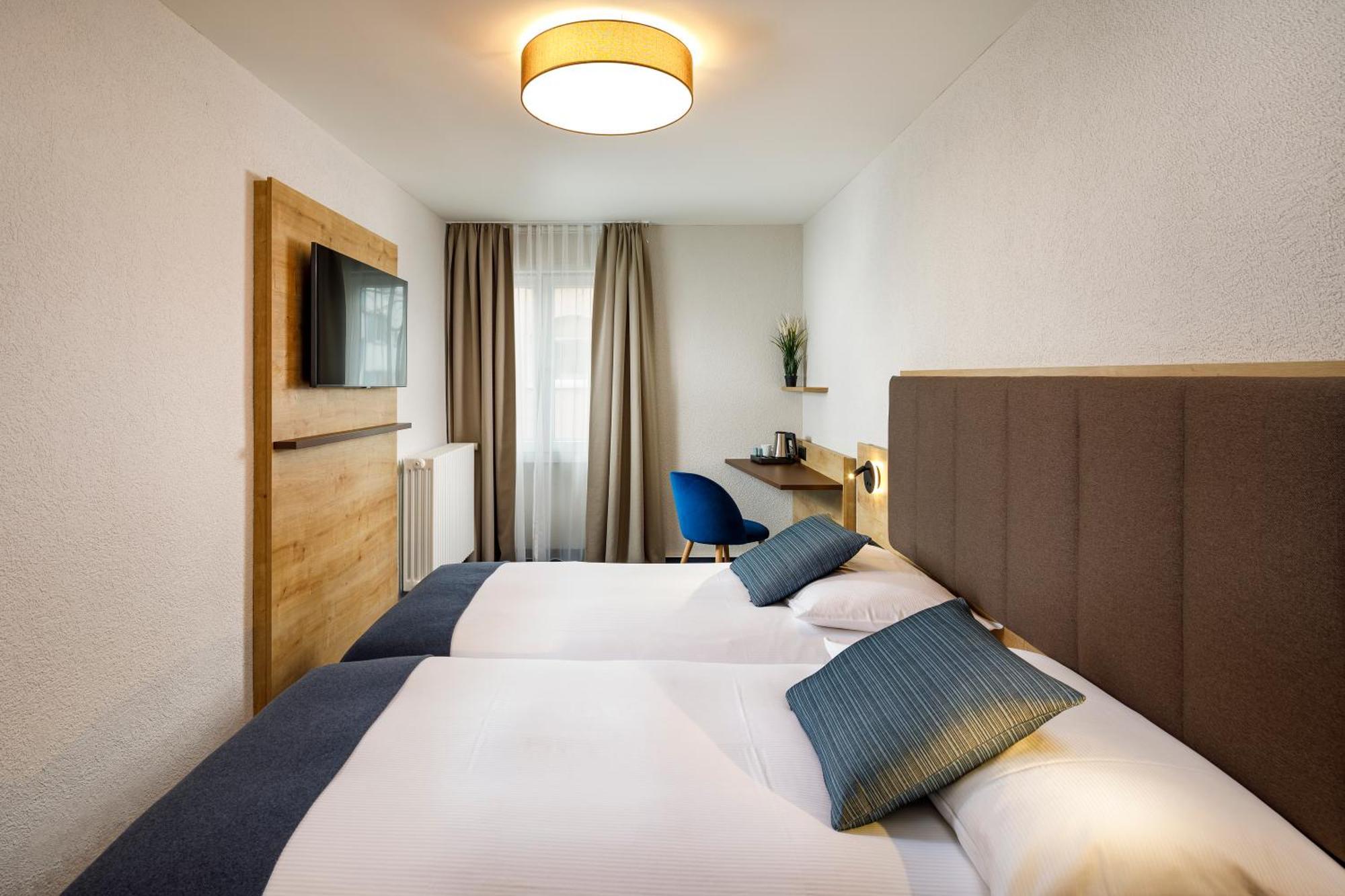 Hotel Tivoli シュリーレン エクステリア 写真